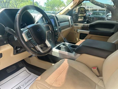 Used 2017 Ford F250 Lariat w/ Lariat Value Package AWD/4WD image 11