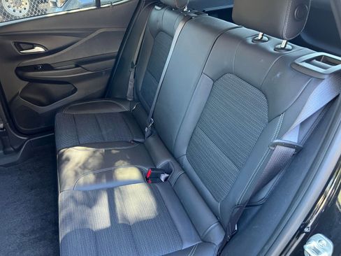 Used 2025 Buick Envista Preferred image 41