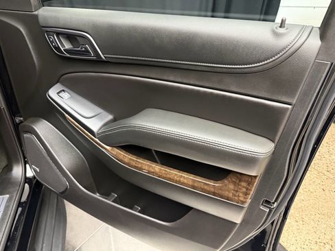 Used 2018 Chevrolet Suburban LT image 24