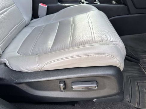 Used 2017 Honda CR-V Touring image 12