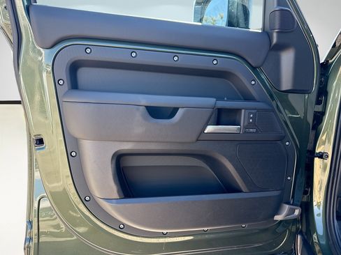 New 2026 Land Rover Defender 110 X-Dynamic SE image 21