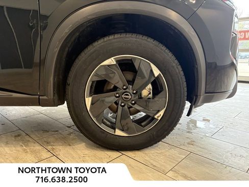 Used 2025 Nissan Rogue SV image 8