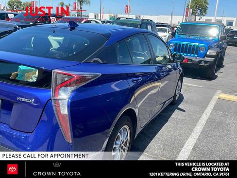 Used 2018 Toyota Prius Three FWD image 2