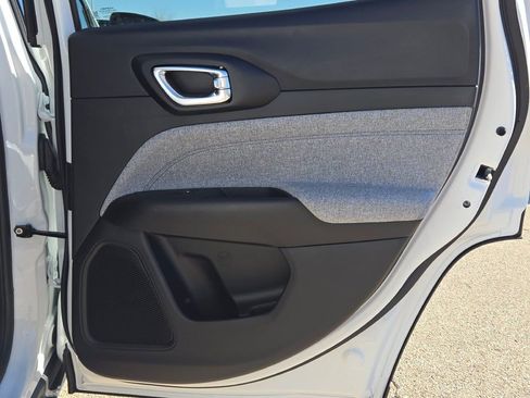 New 2026 Jeep Compass Latitude image 12