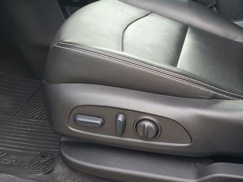 Certified 2022 GMC Terrain SLT image 9