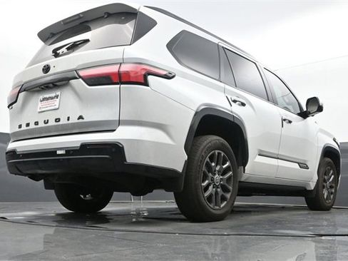 Used 2024 Toyota Sequoia Platinum image 11