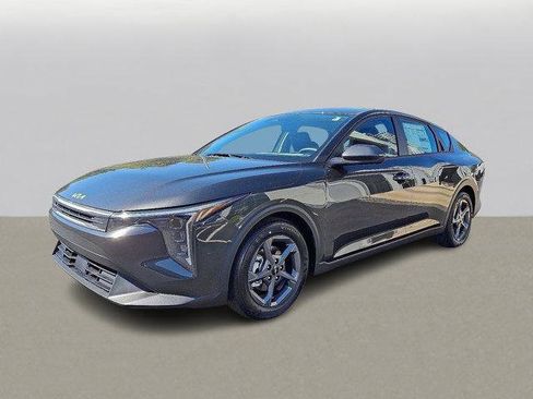 New 2025 Kia K4 LXS image 2