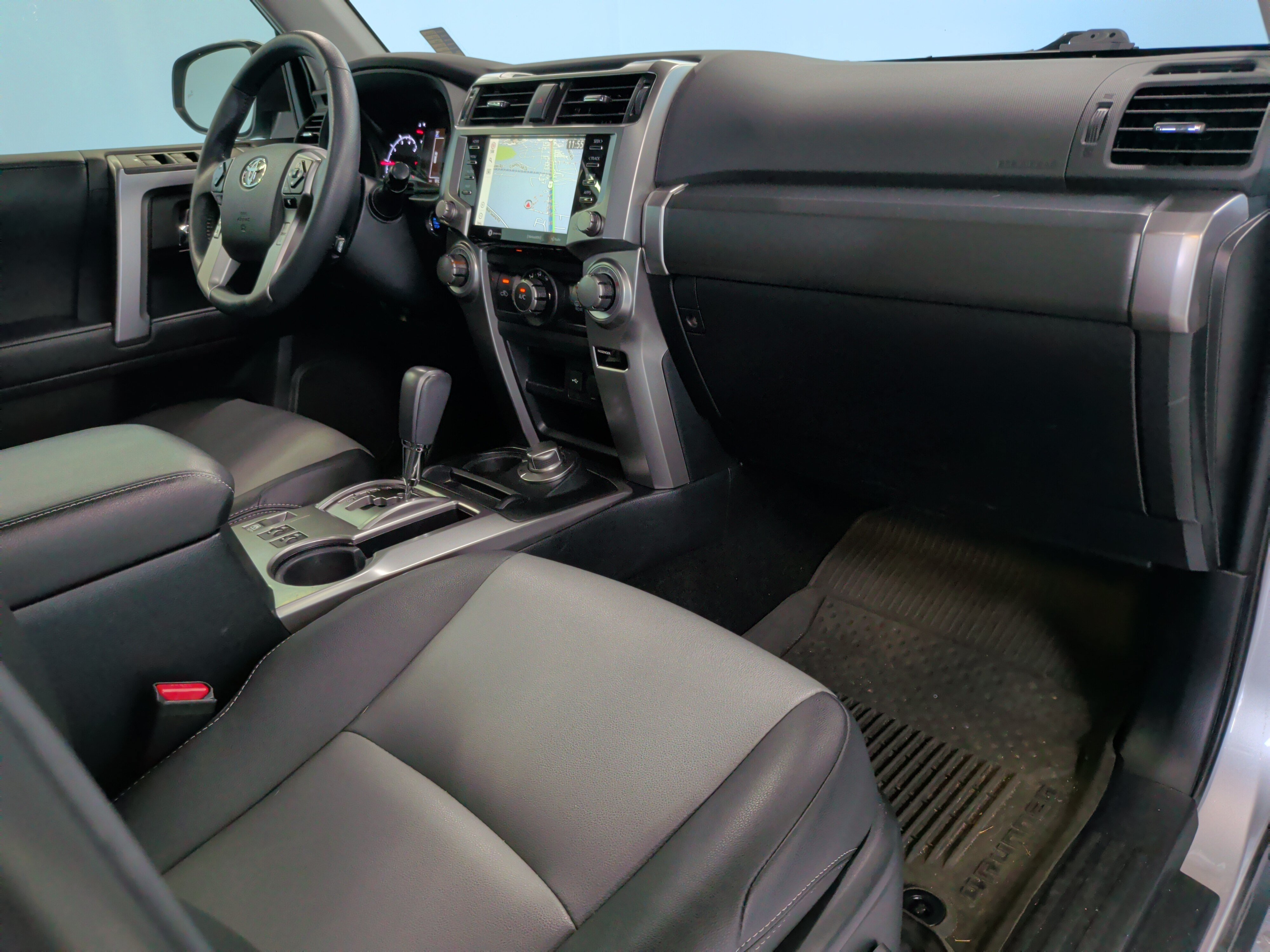 Used 2022 Toyota 4Runner SR5 Premium w/ Moonroof Package AWD/4WD image 37