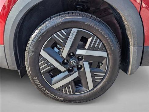 Used 2025 Nissan Kicks SV w/ SV Premium Package FWD image 9