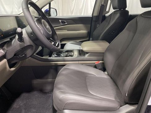 New 2026 Kia Carnival EX image 8