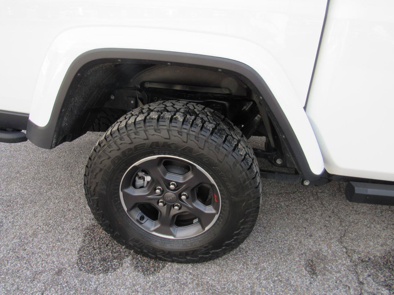 Used 2023 Jeep Gladiator Rubicon w/ Cold Weather Group AWD/4WD image 4