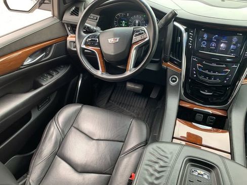 Used 2017 Cadillac Escalade Luxury AWD/4WD image 24