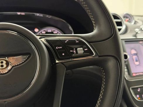 Used 2019 Bentley Bentayga AWD/4WD image 18