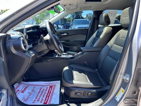 Used 2025 Chevrolet Trax ACTIV w/ Sunroof Package FWD image 10