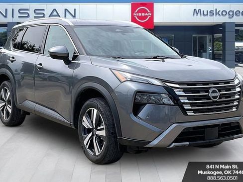 Used 2026 Nissan Rogue SL FWD image 1