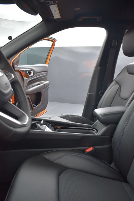 New 2026 Jeep Compass Latitude AWD/4WD image 10