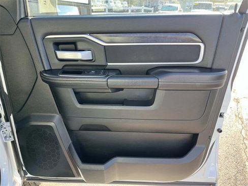 Used 2024 RAM 3500 Big Horn image 27