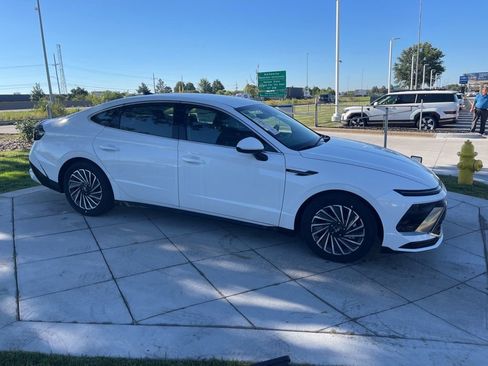New 2025 Hyundai Sonata SEL FWD image 2
