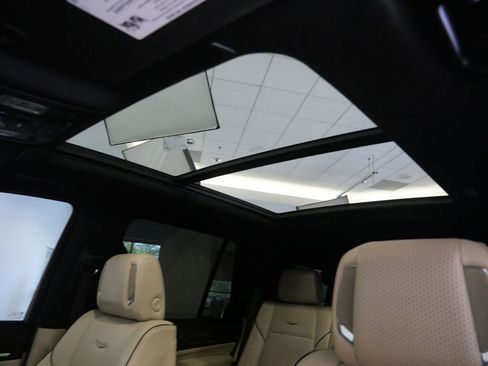 Used 2023 Cadillac Escalade Premium Luxury AWD/4WD image 28