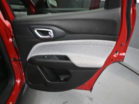 Used 2024 Jeep Compass Latitude AWD/4WD image 14