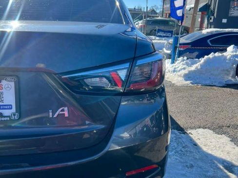 Used 2017 Toyota Yaris iA image 9