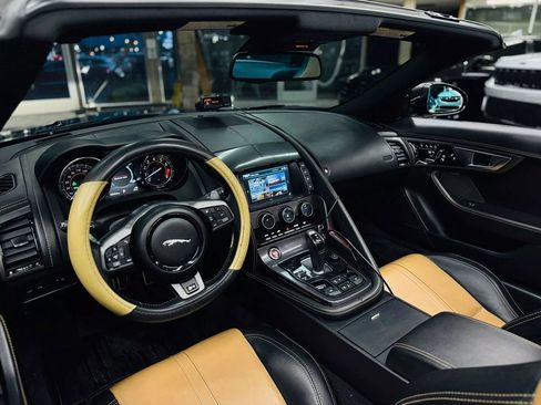 Used 2016 Jaguar F-TYPE R image 41