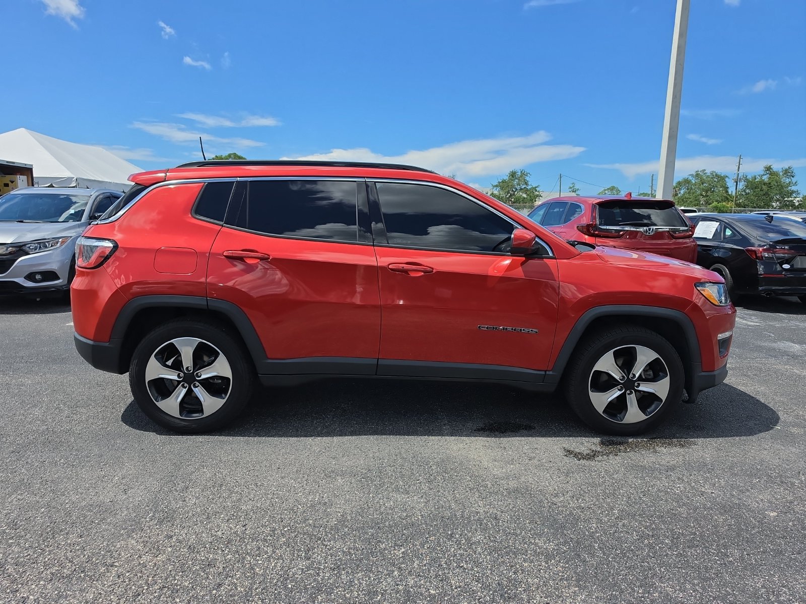 Used 2018 Jeep Compass Latitude w/ Popular Equipment Group FWD image 3