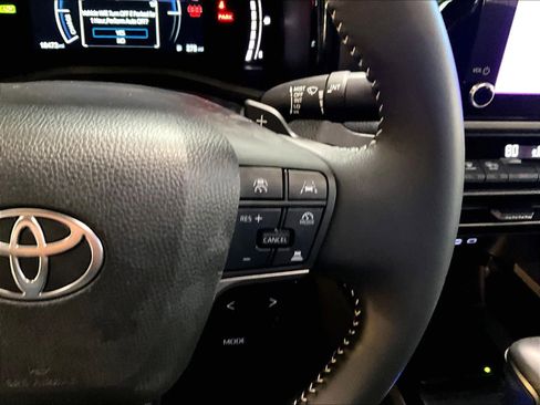 Used 2025 Toyota Camry SE image 23