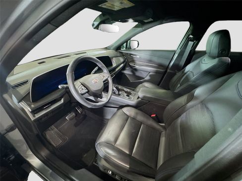 Used 2025 Cadillac XT4 Sport w/ LPO, Onyx Lite Package image 11
