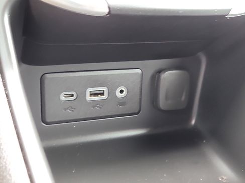 Used 2024 GMC Terrain SLE image 26