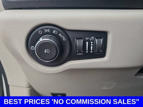 Used 2018 Chrysler Pacifica Touring-L FWD image 26
