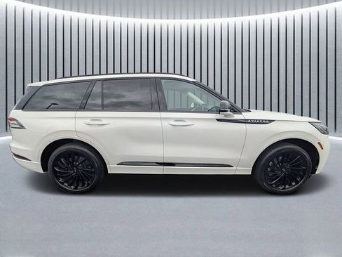 New 2026 Lincoln Aviator Reserve image 2