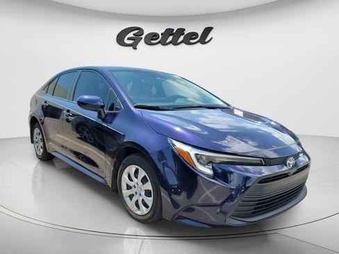 Used 2023 Toyota Corolla LE FWD image 2