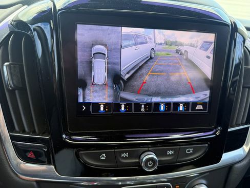 Used 2020 Chevrolet Traverse LT w/ LT Premium Package AWD/4WD image 3