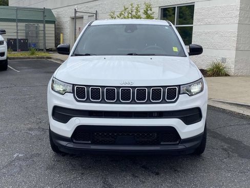 Used 2023 Jeep Compass Sport AWD/4WD image 2