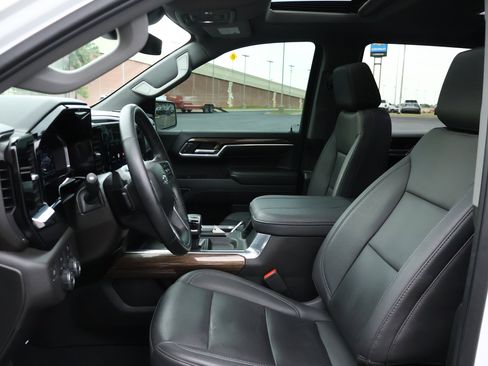 Used 2023 Chevrolet Silverado 1500 RST w/ Redline Edition AWD/4WD image 11
