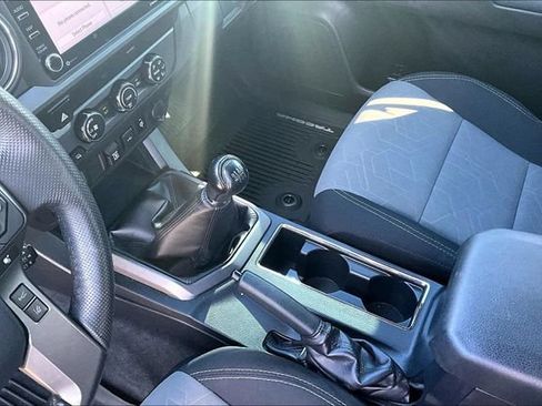 Used 2020 Toyota Tacoma TRD Sport AWD/4WD image 16