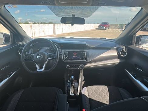 Used 2018 Nissan Kicks SV FWD image 22