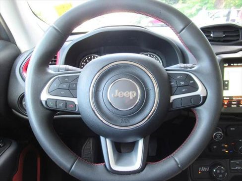 Certified 2023 Jeep Renegade Trailhawk AWD/4WD image 22