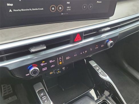 Certified 2024 Kia Sorento SX Prestige image 18