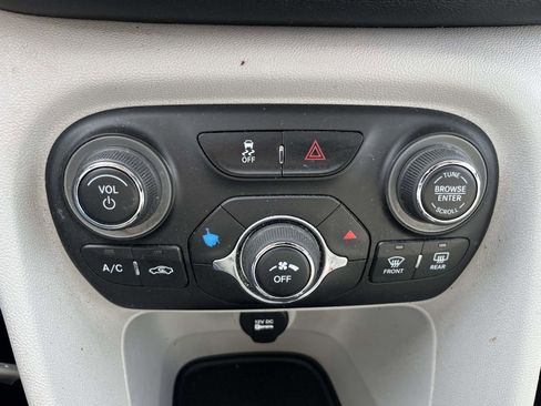 Used 2013 Dodge Dart SXT FWD image 16