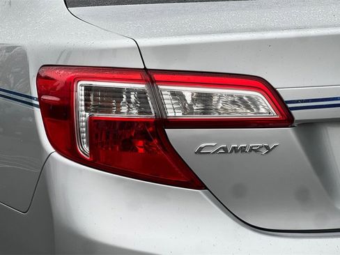 Used 2013 Toyota Camry LE image 29