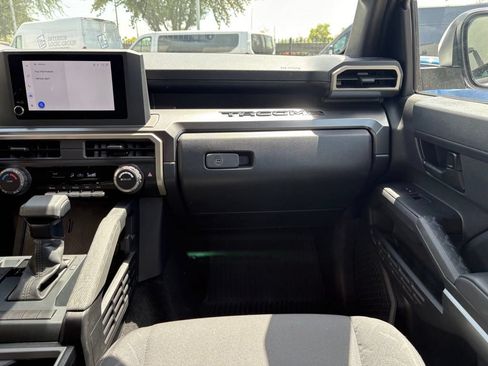 Used 2025 Toyota Tacoma SR5 AWD/4WD image 9