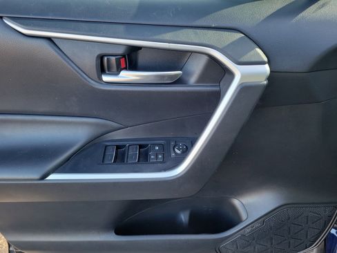 Used 2022 Toyota RAV4 XLE image 17
