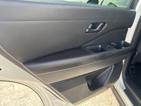 Used 2024 Nissan Pathfinder SV image 23