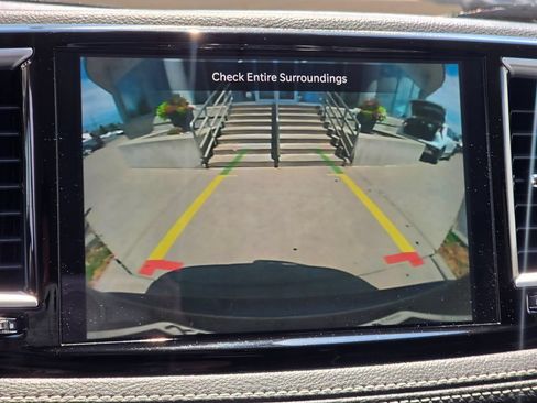 Used 2023 Chrysler Pacifica Limited FWD image 25