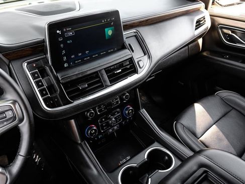 Used 2024 Chevrolet Suburban Premier image 21