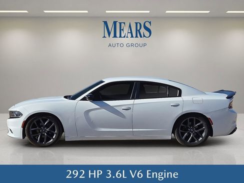 Used 2019 Dodge Charger SXT image 3