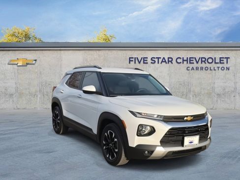 Used 2023 Chevrolet TrailBlazer LT w/ Convenience Package image 2