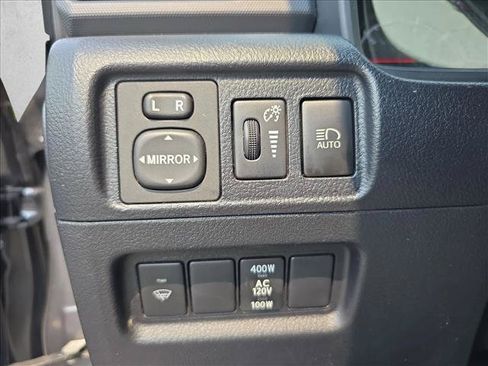 Used 2020 Toyota 4Runner SR5 AWD/4WD image 25